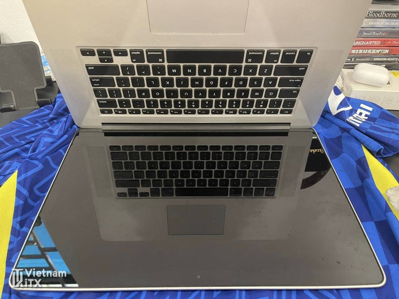 Cách vệ sinh màn hình laptop macbook sạch bóng tại nhà (2).jpg
